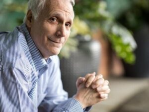 Elihu H. Estey:  Leukemia expert, statistician, gentle soul and friend